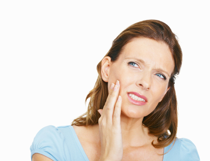 Почему запломбированный зуб болит